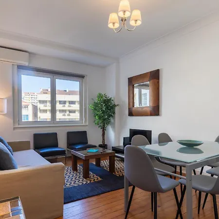 2Bdr Apt With Full Kitchen On Avenida Da Liberdade-2
