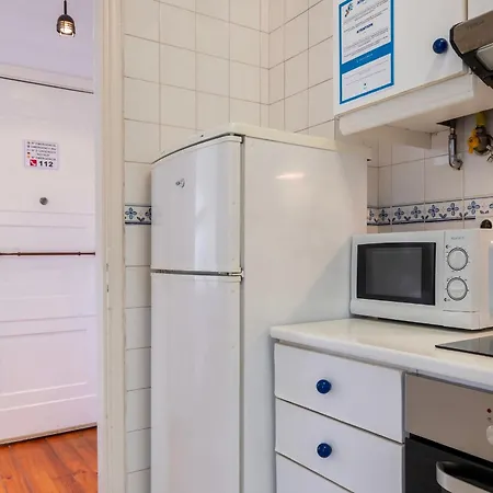 2Bdr Apt With Full Kitchen On Avenida Da Liberdade-3