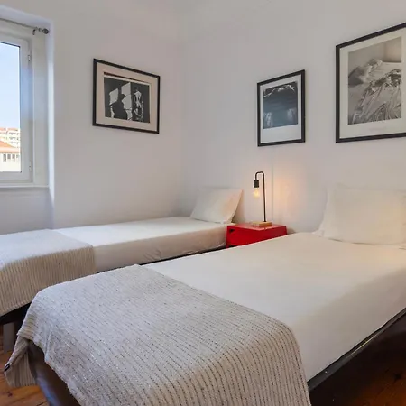 2Bdr Apt With Full Kitchen On Avenida Da Liberdade-3